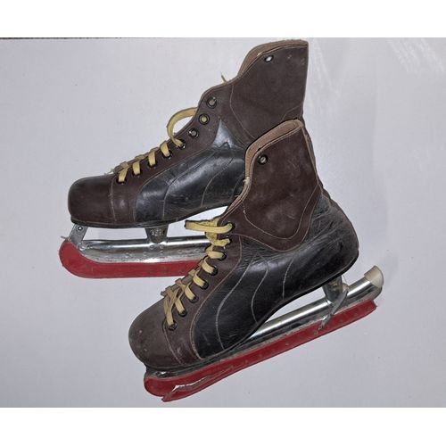 Patins À Glace Vintage Chaussures En Cuir Du Canada 1960 À Lacets Jaunes Avec Protège Lame - Déco De Montage Ancien Modèle Hockey Sur Glace Officiel Compétition