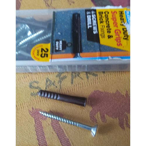 Lot de 25 grandes vis avec chevilles