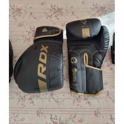 Vend Matériel D'Entrainement De Boxe Comprenant Un Casque, Une Coque Et Une Paire De Gants Noir Or De Marque Rdx