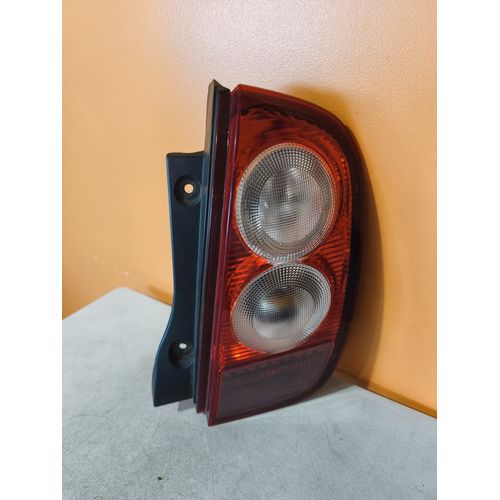 Feu Arrière Droit Nissan Micra Réf : 26550ax720