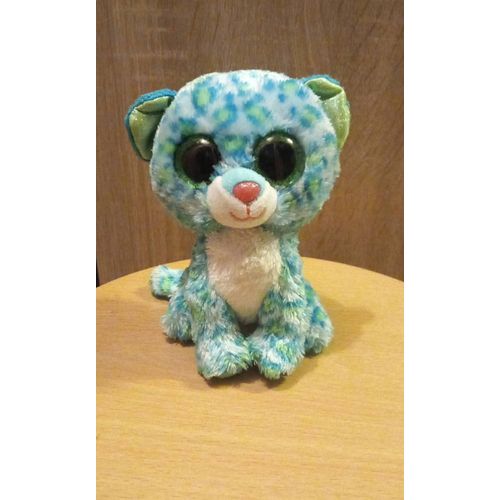 Peluche chat tacheté TY, coloris bleu, blanc, vert,yeux grosses billes bords verts pailletés, milieu noire,museau coeur plastique rose, bouche brodée, longueur 16, 5 cm, hauteur 14 cm, largeur 12,5 cm