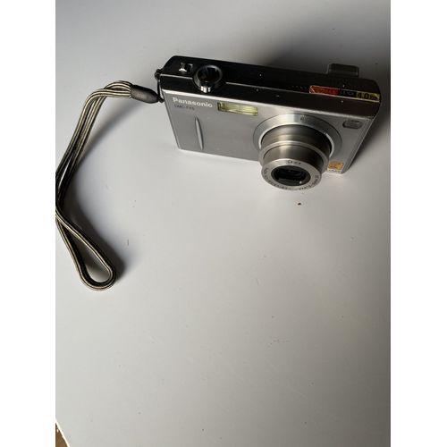 Camera Panasonic DMC-FX5 Appareil Photo Numerique Compact 4.0 MP Zoom Optique 5.8-17.4mm F2.8-4.9.