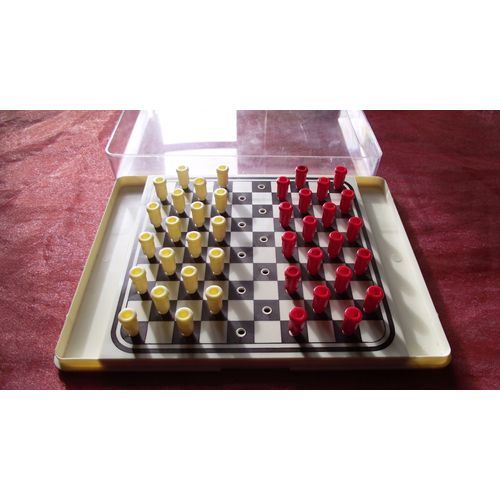 Jeu De Dames Miniature Marque Play Box Année 1995/1998. Dimensions: Longueur 19cm Largeur 15cm Hauteur 2cm.