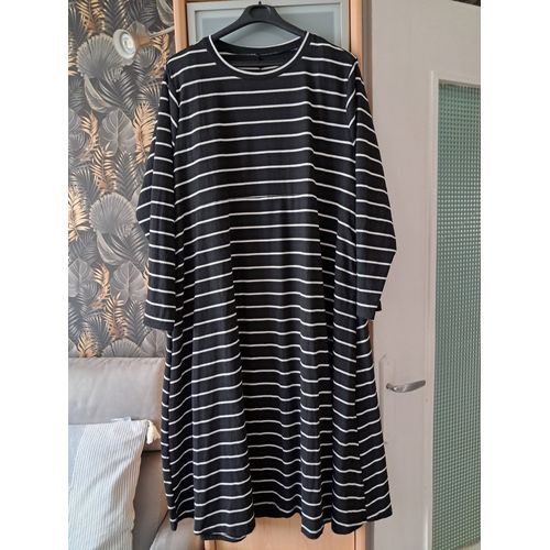 Robe Neuve Taille 52-54 Côtelée