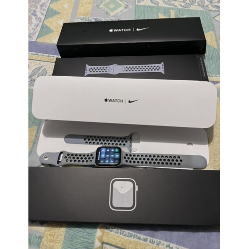 Apple Watch SE GPS Cellulaire 44mm Boîtier aluminium Gris Sidéral