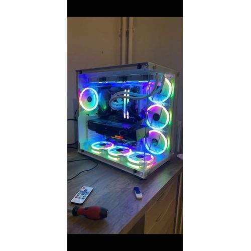 un PC fixe haut de gamme avec ces composants : RTX 4090 (MSI), Intel Core i9,32 Go DDR5, SSD NVMe 1 To + PSU 1000 W 
