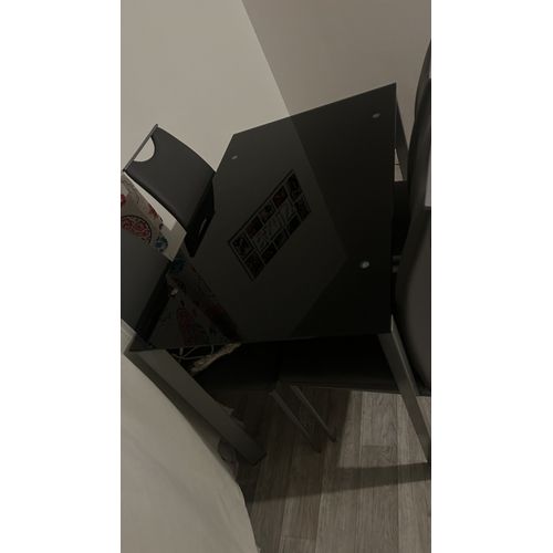 Table vitrée noire + 4 chaises