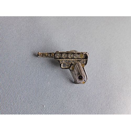 Pin's Yves Saint Laurent