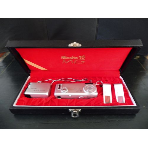 MINOLTA MG16 avec flash, filtres, dragonne, dans son coffrety d'origine