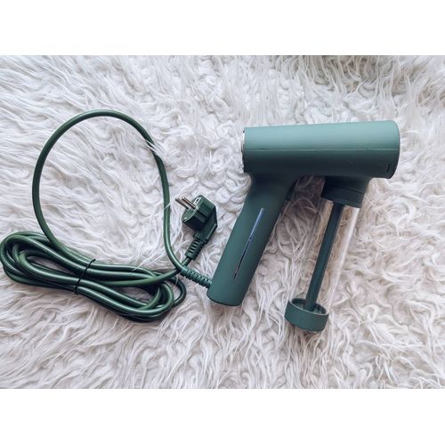 Défroisseur vapeur SteamOne Karl Green , jamais utilisé. Prix : 99,99€ Temps de chauffe : 30s. Capacité du réservoir : 150ml