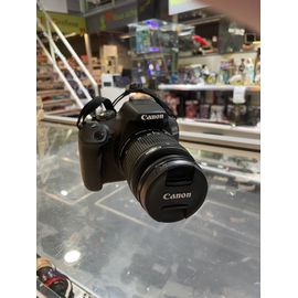 Appareil Photo Reflex Canon EOS 2000D - Objectif 18-55MM, 75-200MM comme avec housse et 2 objectifs.