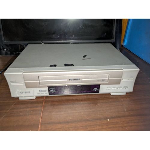 Magnetoscope Toshiba v401ef lecteur cassette vhs 4 têtes