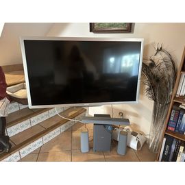 Vend télévision avec équipement complet (home cinéma, télécommandes, support mural)