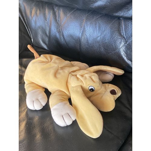 PELUCHE CHIEN YVES ROCHER JAUNE ET MARRON ALLONGÉ 26 CM