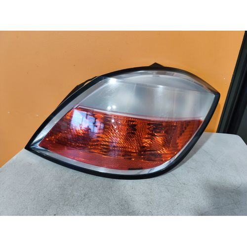 Feu Arrière Droit Opel Astra Réf : 13222325