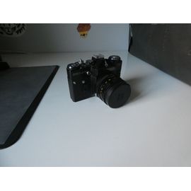 Appareil photo ARGENTIQUE REFLEX  ZENIT ME. OBJECTIF HELIOS-44M.  Fabriqué en URSS. Robuste et  en bon état de  marche.