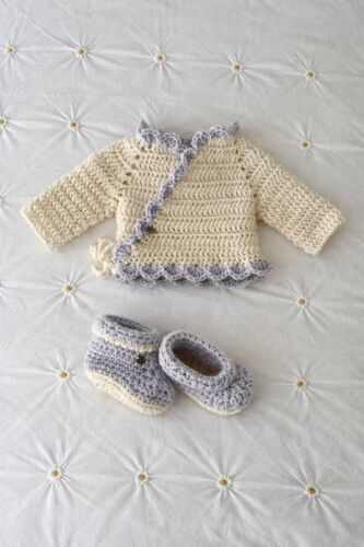 Ensemble Bébé Fait Main Tricot Cache-C?ur + Chaussons Handmade Newborn Baby Knit Set Knitted Cardigan & Booties  