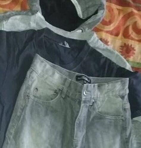 Veste Gris Marine + T-Shirt Rayé Blanc Bleu Vert + T-Shirt Gris Jaune + Jeans Gris - Gildan 3 Suisses Collection U Be Kool - 4 Pièces - 12ans - Garçon