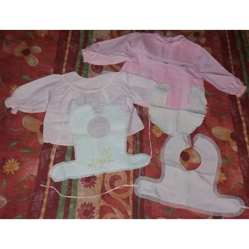 2 Petits Tabliers Et 3 Bavoirs Rose Blanc Avec Broderie Création Couturière 1970 - Naissance - Fille