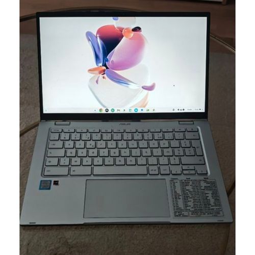 Vends mon Chromebook ASUS Flip C433 en excellent état Intel i5 •Écran tactile 14" Full HD qui se retourne à 360° (mode laptop/tablette • L'ordinateur en parfait état et chargeur • Housse de protection
