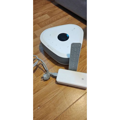 Freebox Delta Devialet avec élécommande et Freeplug