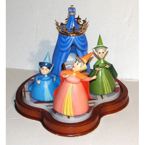 La Belle au bois dormant ou sleeping  beauty Les 3 fées Flora Fauna et Merryweather invitées indésirables statuette 45 eme anniversaire  walt disney signature series