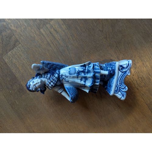 Figurine Paysanne Néerlandaise Avec Des Paniers