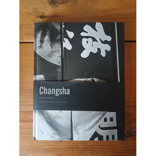 Rian Dundon, Changsha. A View From Inside The Other New China, Dublin, Empha.Is, 2012.