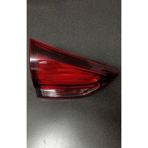 Feu Arrière Gauche Renault Clio 4 Estate Break Coffre 2013 Fissure Sur Le Feu Voir Photo.