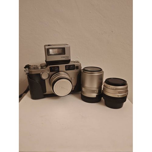 Contax G2 – Très bon état – Kit complet avec objectifs Zeiss + Flash TLA 200