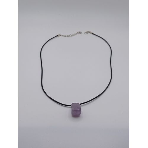 Collier Pendentif Carré ,Pierre Violette ,Taille 53 Cm