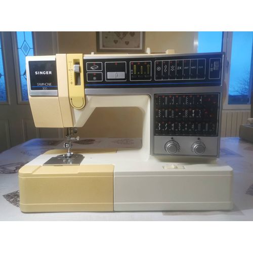 Machine à coudre électronique Singer Symphonie 300