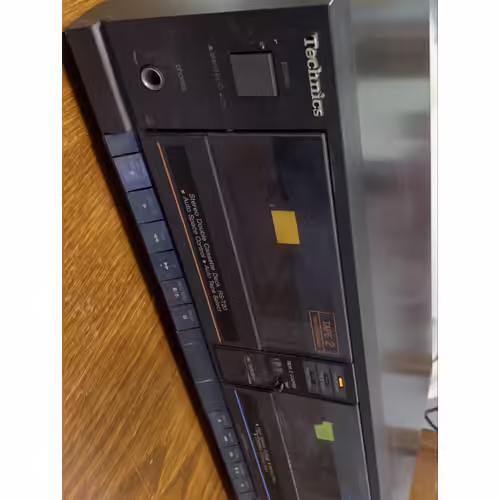 Lecteur double cassette de la marque Technics modèle RST20 de fabrication japonaise.