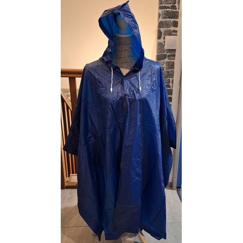 Poncho De Pluie Bleu Avec La Pochette De Rangement