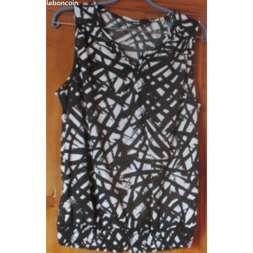 Petit Haut Féminin Sans Manches-Encolure Ronde Avec Petite Fente-Noir Et Blanc Imprimé Asymétrique-Large Bande Élastiquée Au Dos-Marque Kiabi-Taille L (41/42)-100%Polyester Légèrement Transparent