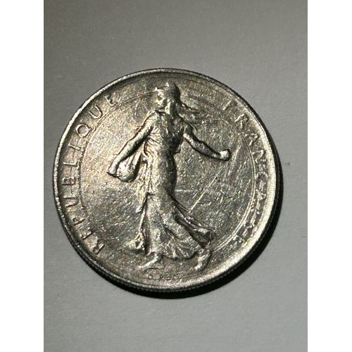 Pièce Monnaie 1 Francs De 1968 Particulière Avec Un Cercle De Plus