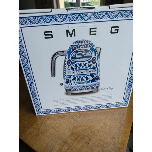 Bouilloire smeg dolce et gabbana neuve