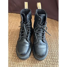 Bonjour, Je Souhaite Vendre Dr Martens Plateforme En Noir, Taille 38. Elles Ont Été Très Peu Portés Et Elles Sont En Très Bon État Malgré Quelques Marques. 