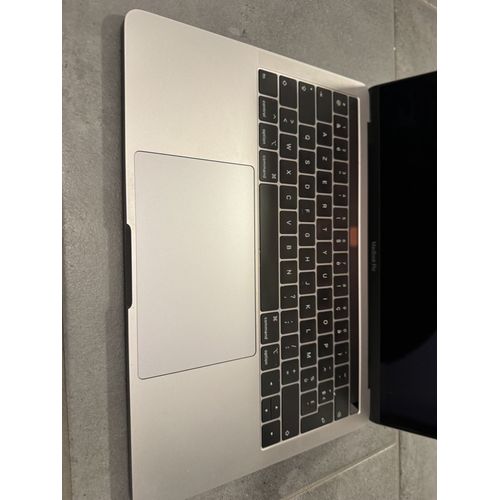 Macbook Pro 13.3" 256SSD intel core i5 , 1.4GHz 8Giga de memoire