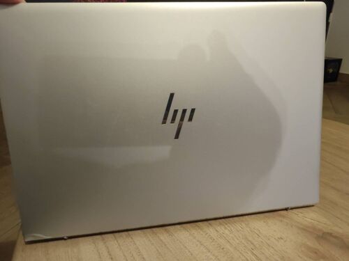 Bonjour, je vends un écran complet en très bon état pour un ordinateur HPENVY modèle 13-ad113nf