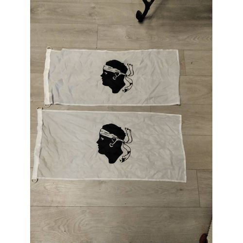 2 drapeaux corses