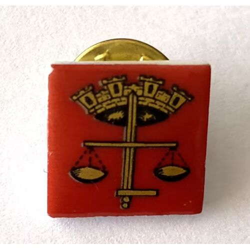 Pins Justice Balance / Signé Thosca Porcelaine Limoges