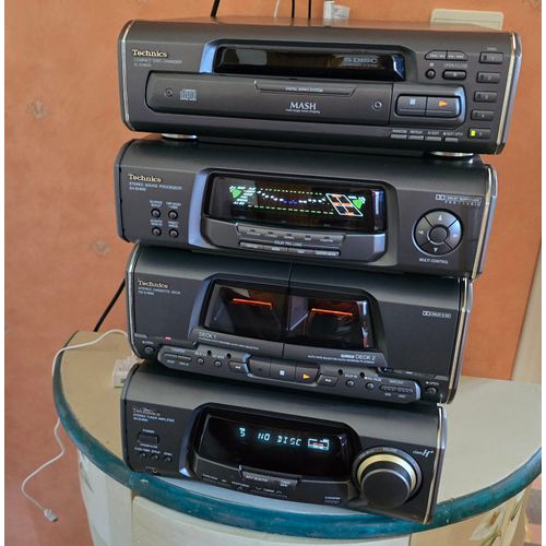 Tour musicale de marque Technics en parfait état, datant de 1990