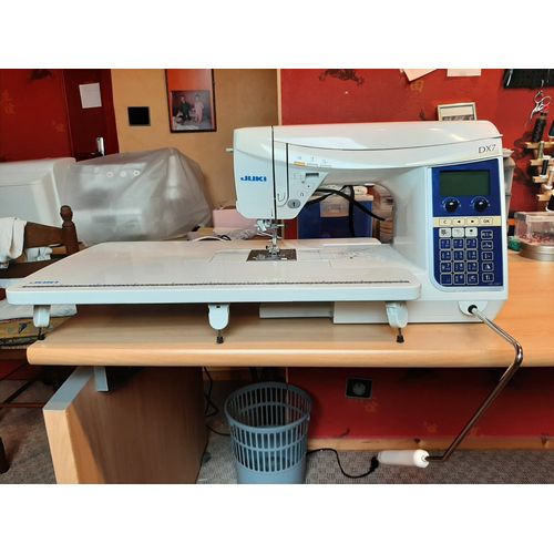 Machine à coudre électronique JUKI HZL DX7