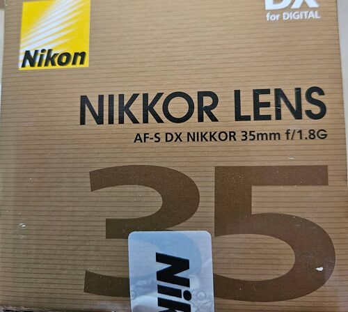 Vends objectif NIKKOR LENS AF-S DX NIKKOR 35mm f /1.8G. Très bonne affaire.