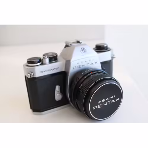 Pentax spotmatic SP chromé, avec Pentacon 50mm 1,8.