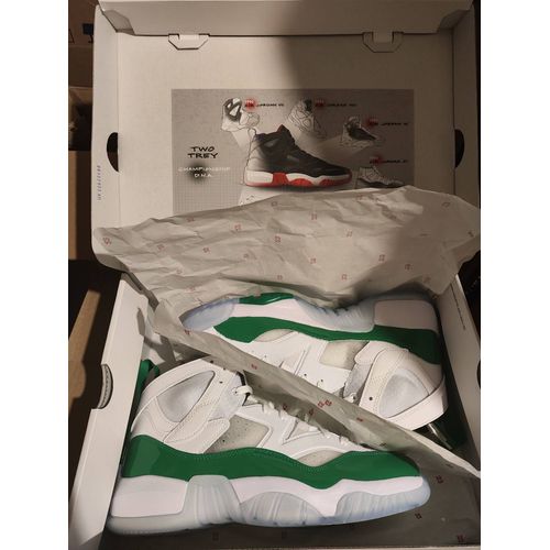 Paire De Nike,Jordan Jumpman Two Trey Blanche Avec Des Finitions Vertes - 42