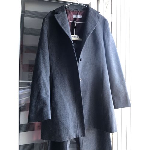 Très Bel Ensemble Veste Et Pantalon  Zara . Taille : Veste / 40 . Pantalon / 38 .