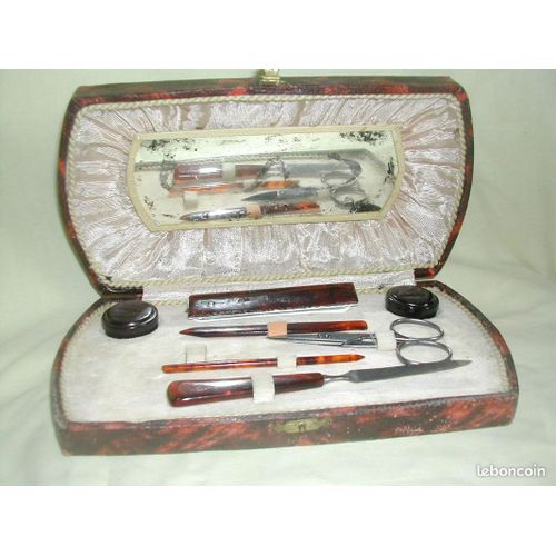 Ancien Nécessaire À Manucure En Coffret