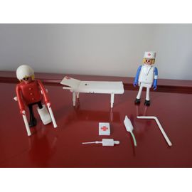 PLAY BIG Ensemble "Hôpital" avec 2 personnages (infirmier + malade) et accessoires - Années 70